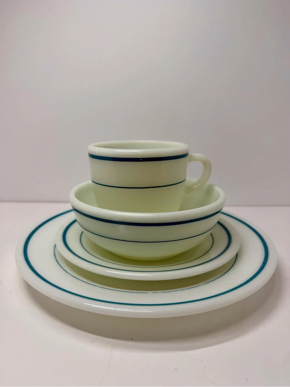 Vintage Pyrex Corning Tableware 4-Piece Place Setting – Blue Stripe / Blue Band